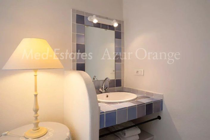 Image No.26-6 Bed House for sale