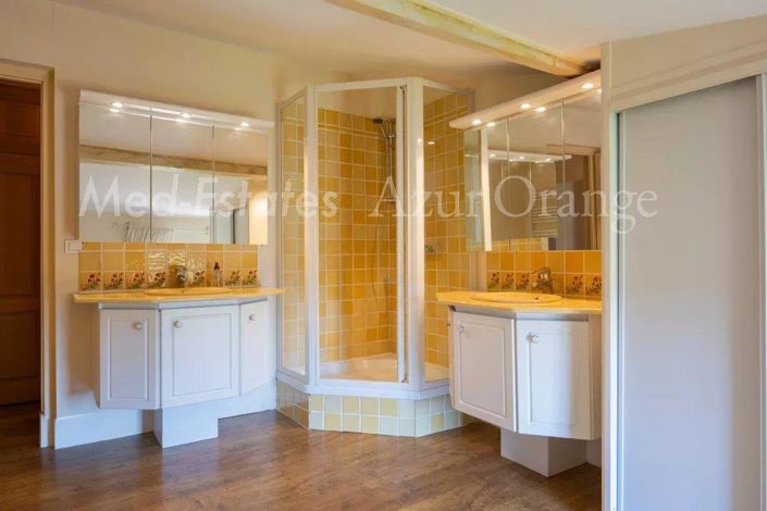 Image No.30-6 Bed House for sale