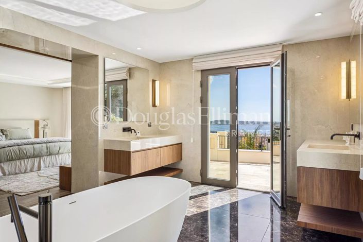 Image No.8-7 Bed House for sale