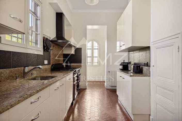 Image No.9-6 Bed House for sale