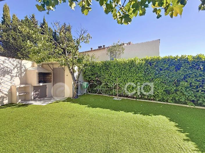 Image No.10-1 Bed House for sale