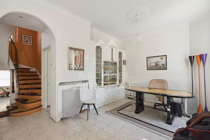 Image No.2-6 Bed House for sale