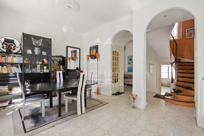 Image No.4-6 Bed House for sale