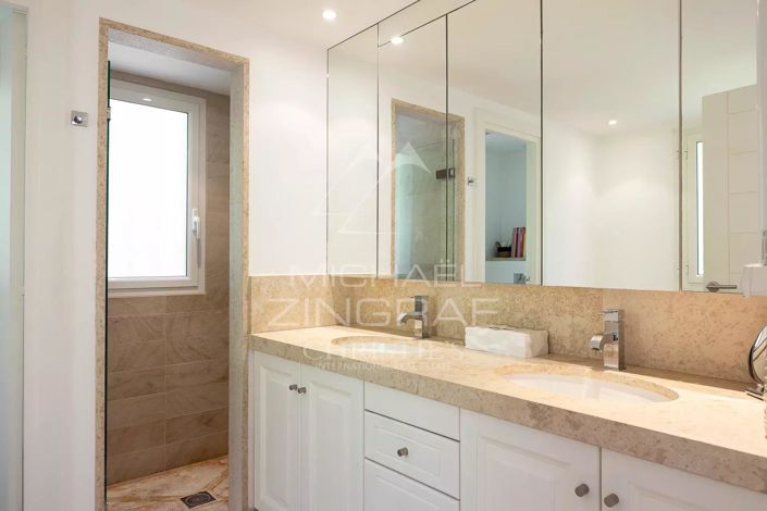 Image No.9-5 Bed House for sale