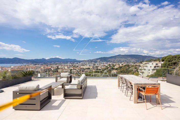 Image No.4-4 Bed House for sale