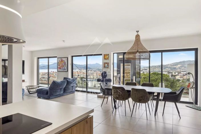 Image No.6-4 Bed House for sale