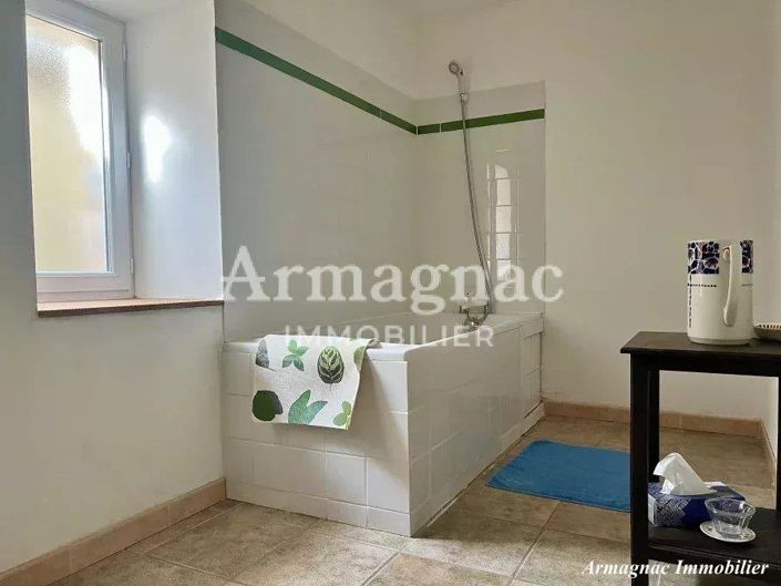 Image No.17-5 Bed House for sale