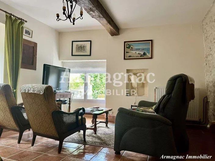 Image No.8-5 Bed House for sale