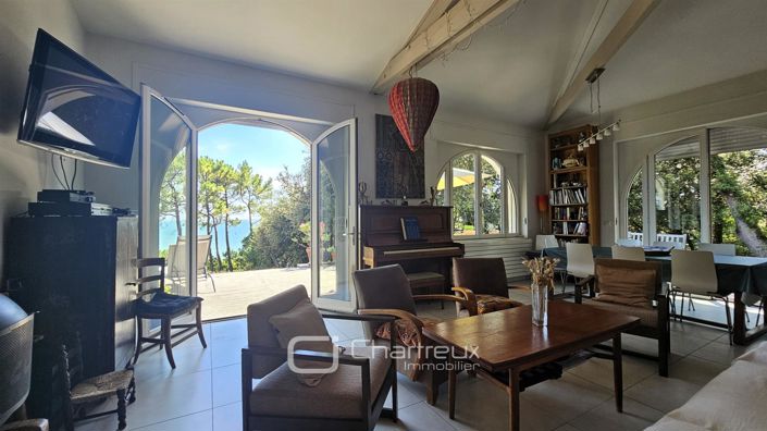 Image No.6-4 Bed House for sale