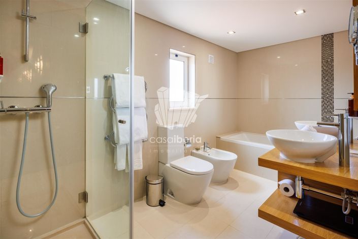 Image No.36-3 Bed House for sale