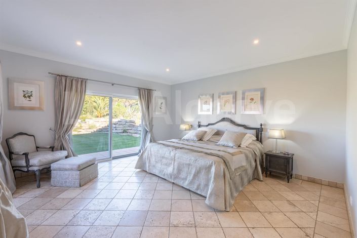 Image No.17-4 Bed House for sale