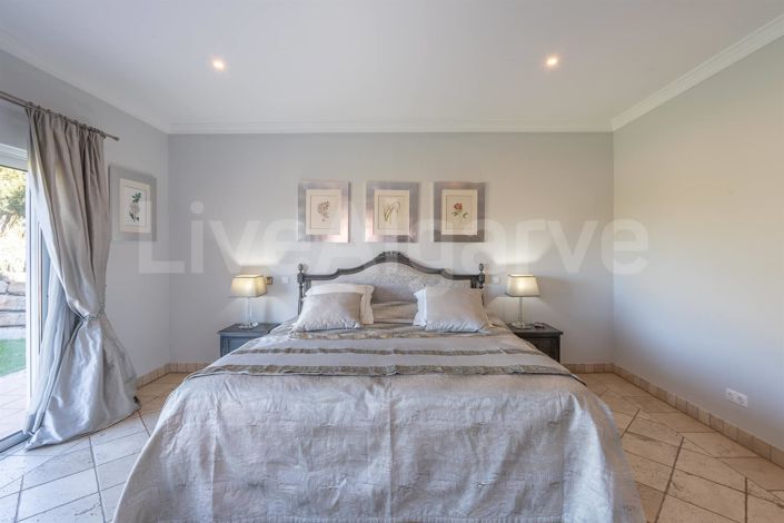 Image No.18-4 Bed House for sale