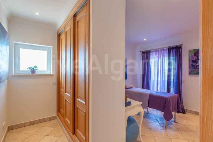 Image No.22-4 Bed House for sale