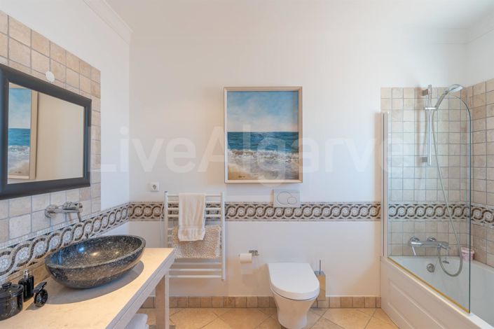 Image No.24-4 Bed House for sale