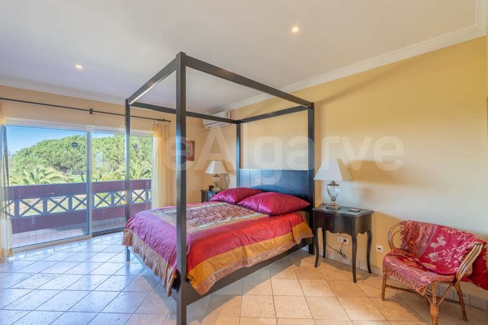 Image No.25-4 Bed House for sale