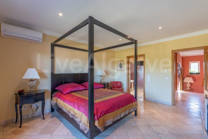 Image No.27-4 Bed House for sale