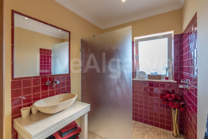 Image No.28-4 Bed House for sale