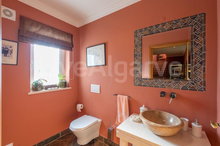 Image No.30-4 Bed House for sale