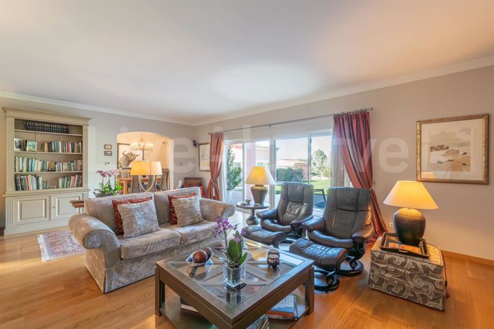 Image No.6-4 Bed House for sale