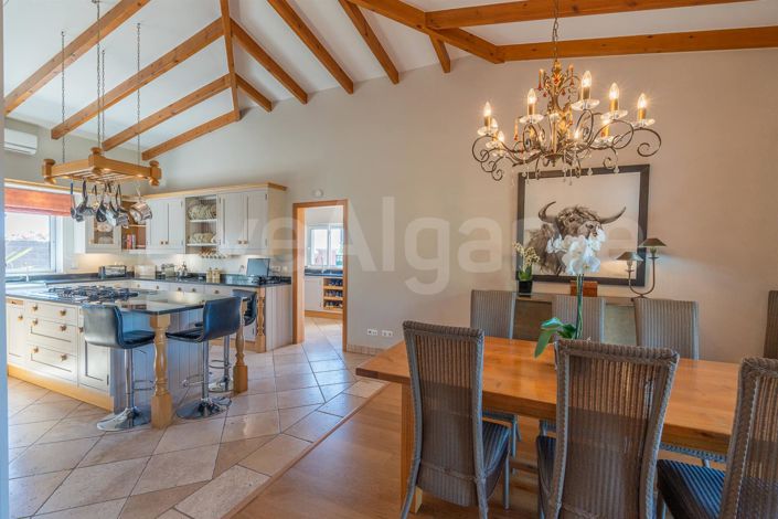 Image No.8-4 Bed House for sale