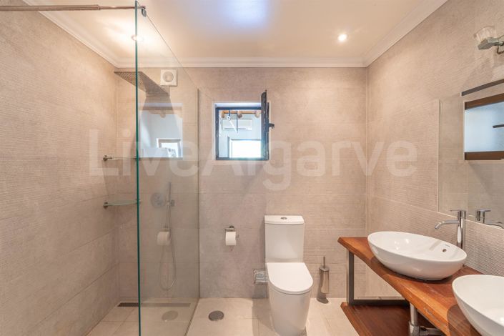 Image No.27-4 Bed House for sale