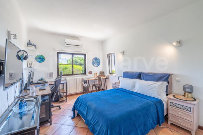 Image No.34-4 Bed House for sale