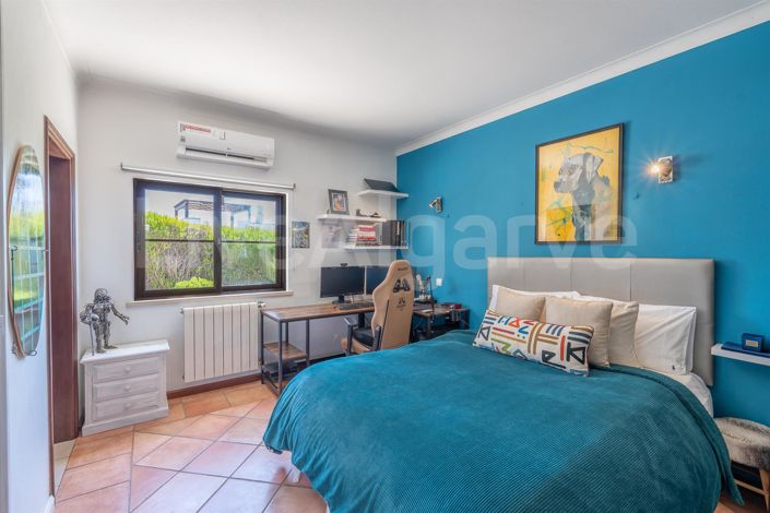 Image No.37-4 Bed House for sale