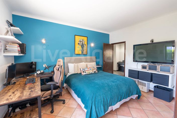 Image No.38-4 Bed House for sale