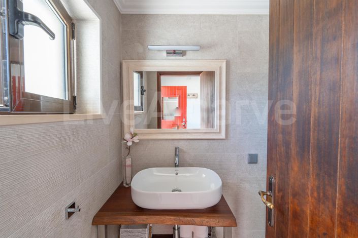 Image No.41-4 Bed House for sale