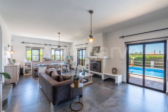 Image No.9-4 Bed House for sale