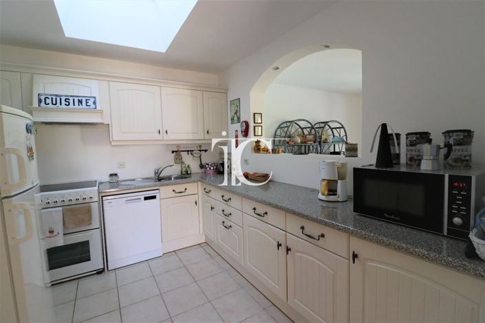 Image No.6-3 Bed House for sale