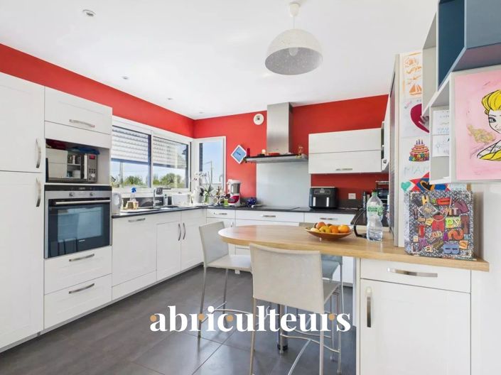 Image No.15-7 Bed House for sale