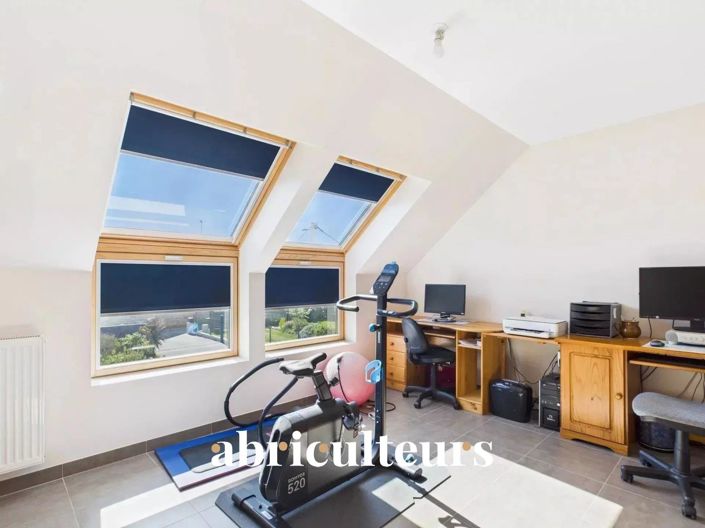 Image No.17-7 Bed House for sale