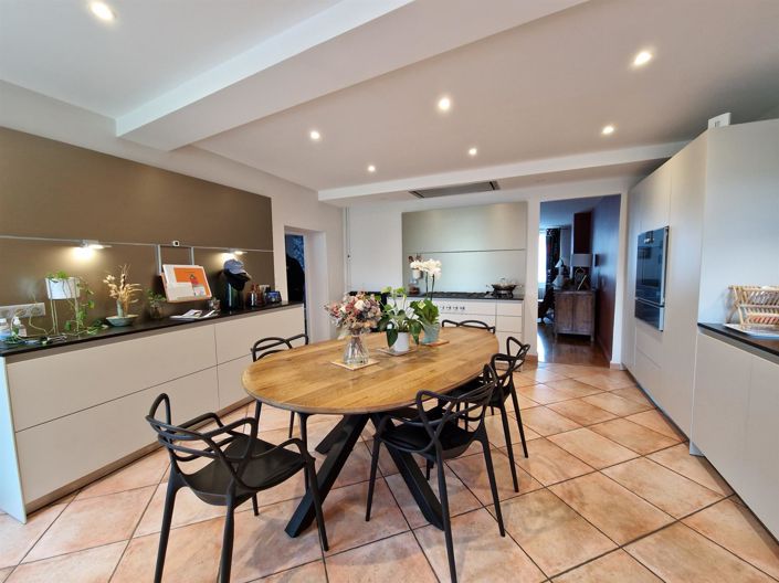 Image No.6-4 Bed House for sale