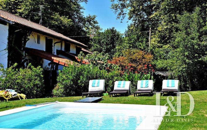 Image No.1-5 Bed Property for sale