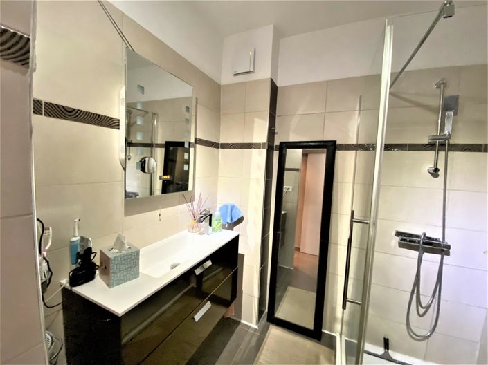 Image No.12-3 Bed Apartment for sale