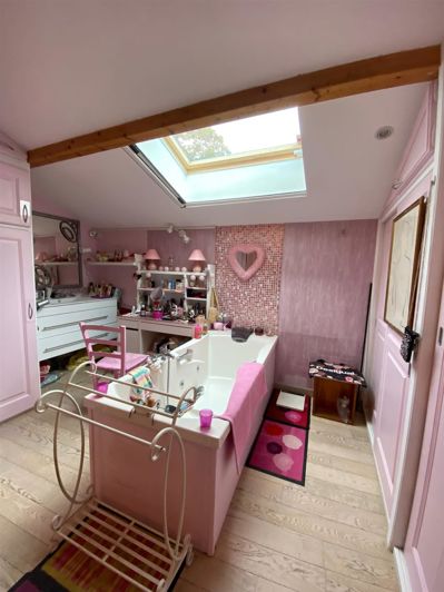 Image No.22-4 Bed House for sale