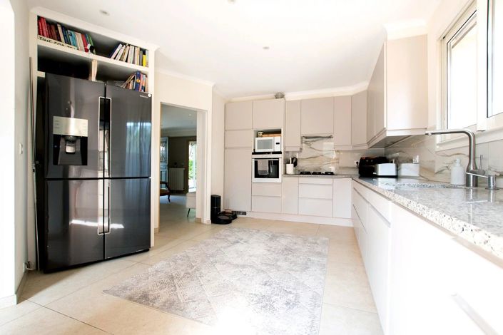 Image No.12-5 Bed House for sale