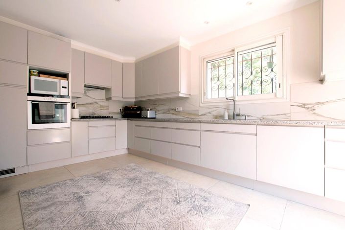 Image No.13-5 Bed House for sale