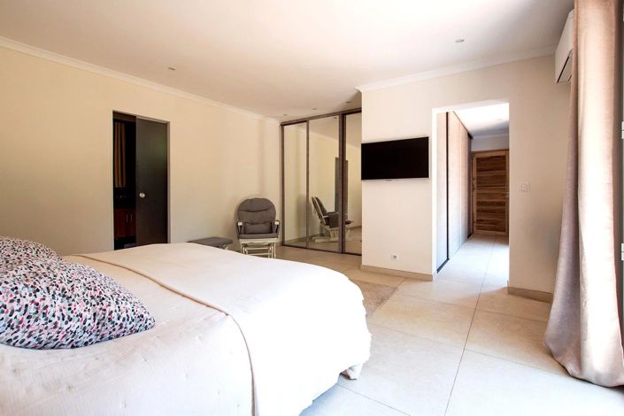 Image No.16-5 Bed House for sale