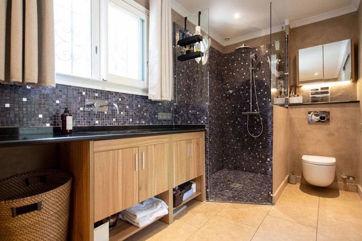 Image No.18-5 Bed House for sale