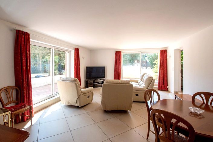 Image No.30-5 Bed House for sale