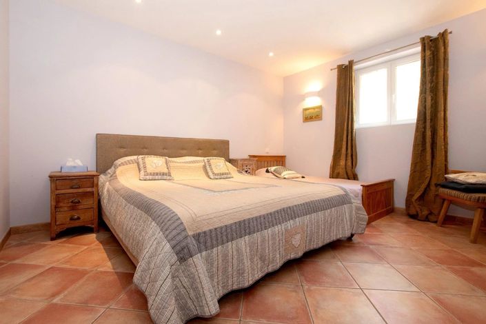 Image No.35-5 Bed House for sale