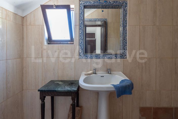 Image No.24-4 Bed House for sale