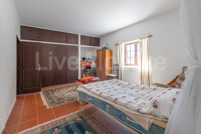 Image No.26-4 Bed House for sale