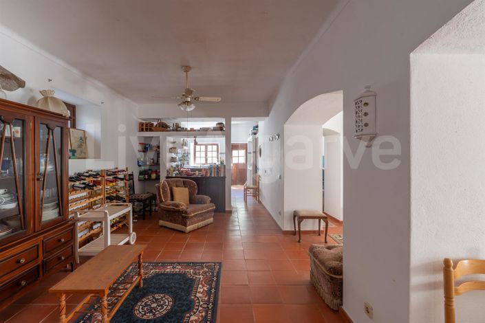 Image No.8-4 Bed House for sale