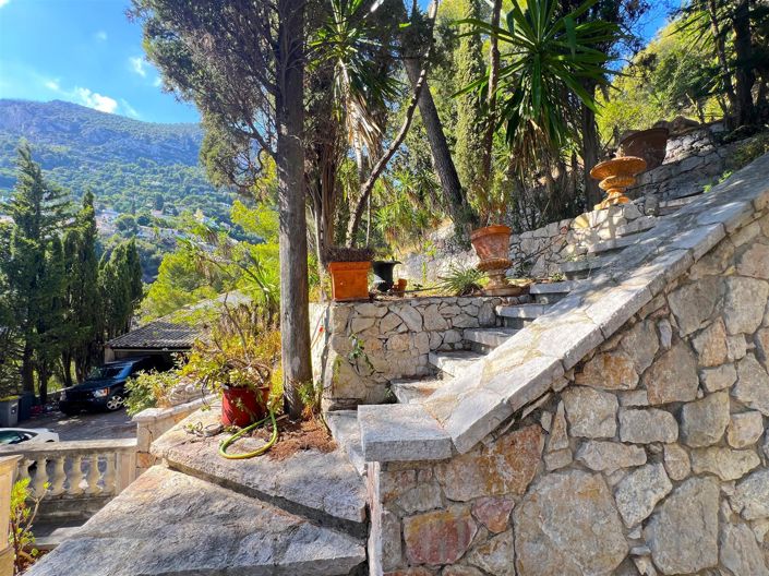 Image No.8-6 Bed House for sale