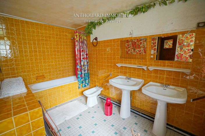 Image No.19-6 Bed House for sale