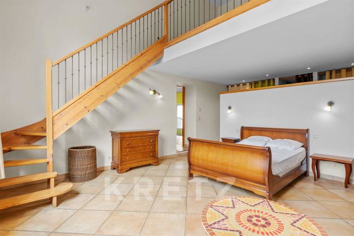 Image No.11-5 Bed House for sale