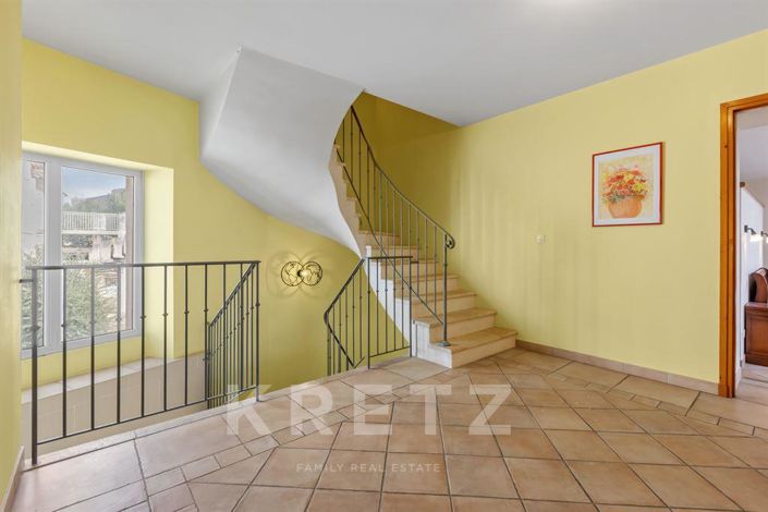 Image No.6-5 Bed House for sale